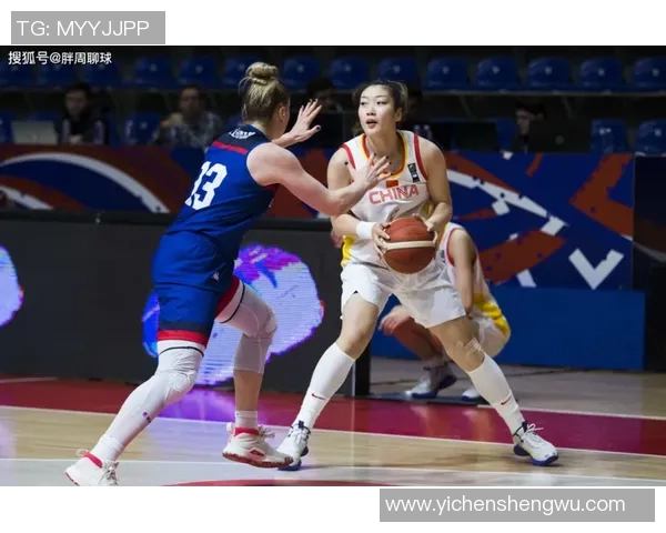 女生篮球5号位的技巧与战术解析如何提升你的内线表现与团队配合